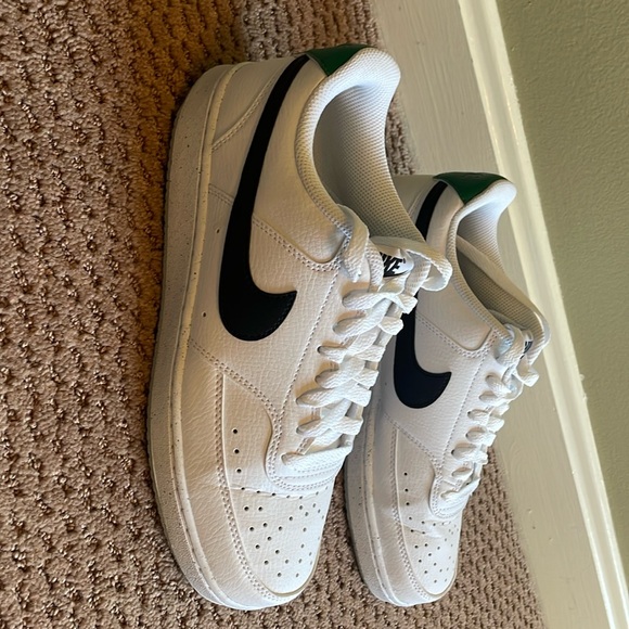 Men’s Nike Court Vision Low Sneaker - Picture 2 of 5